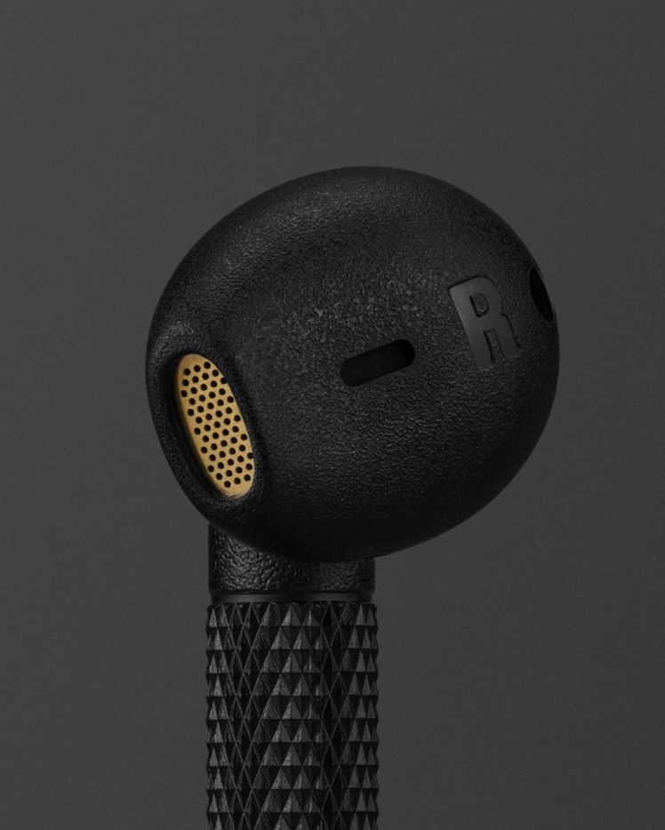 minor-iv-black-detail-mobile-7.jpeg